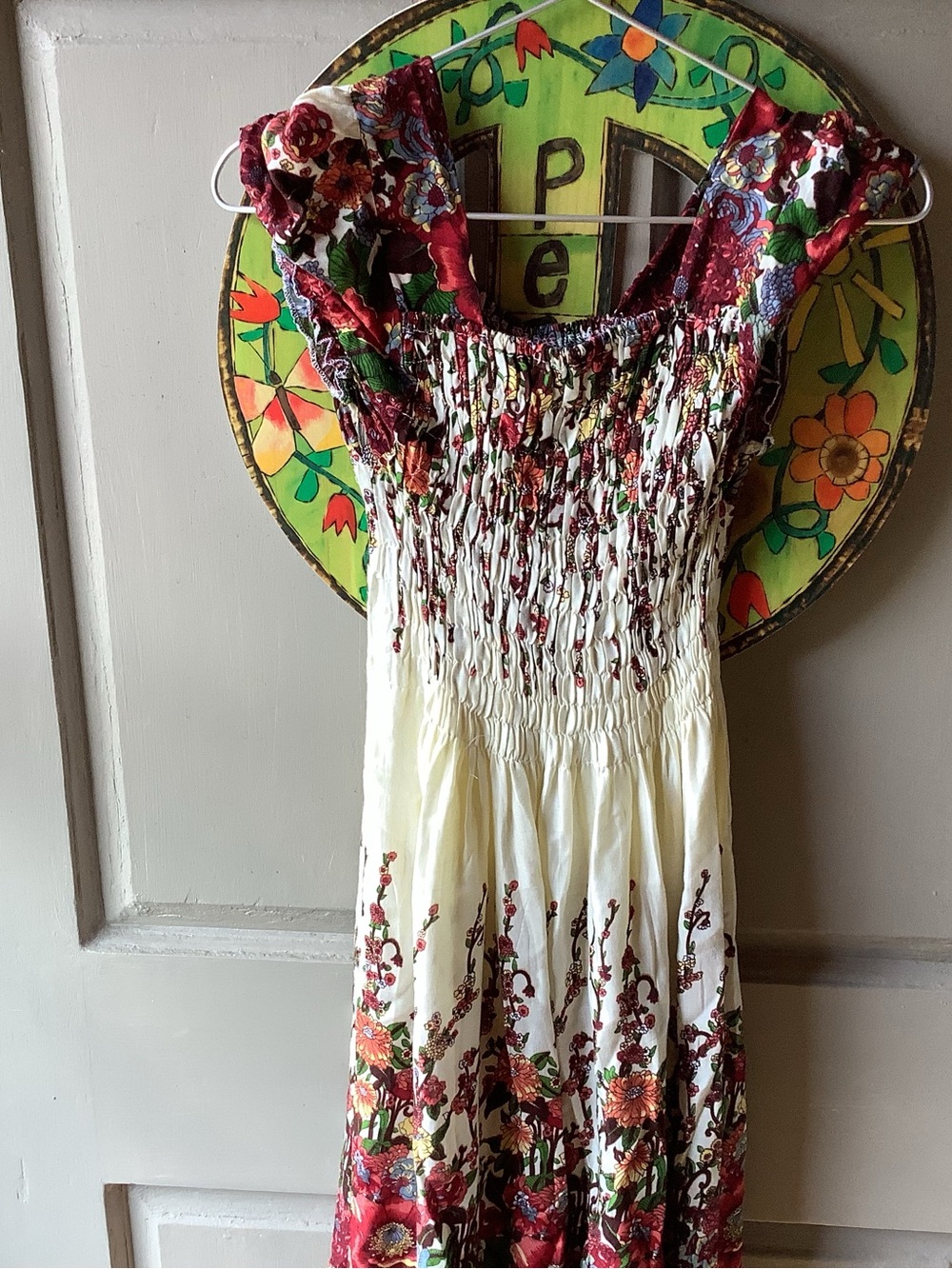 Peasant dress..cottony material..I’m guessing size small…